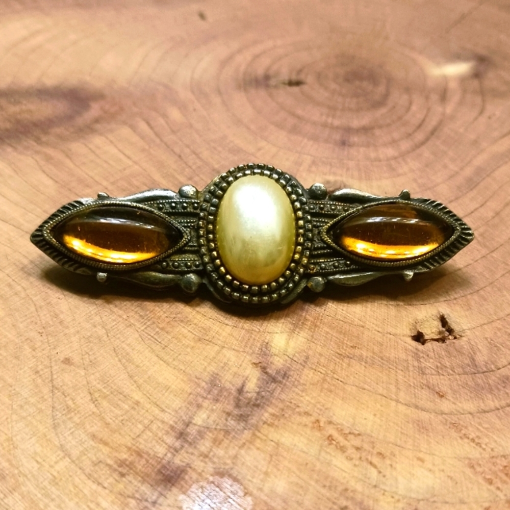 Vintage 1928 gold tone Brooch pin